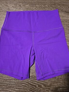 Lululemon Align HR Shorts Size 8 6" Inseam Atomic Purple